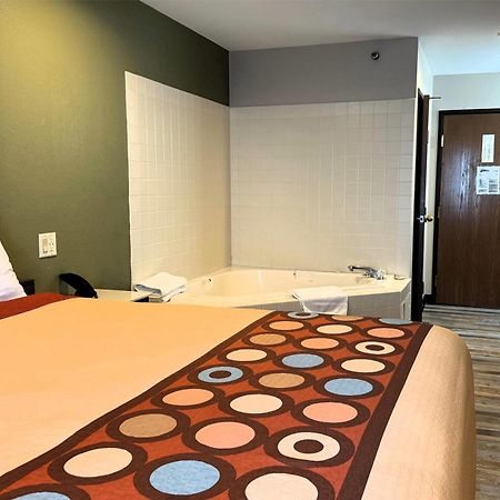 Super 8 By Wyndham Frankfort In Экстерьер фото