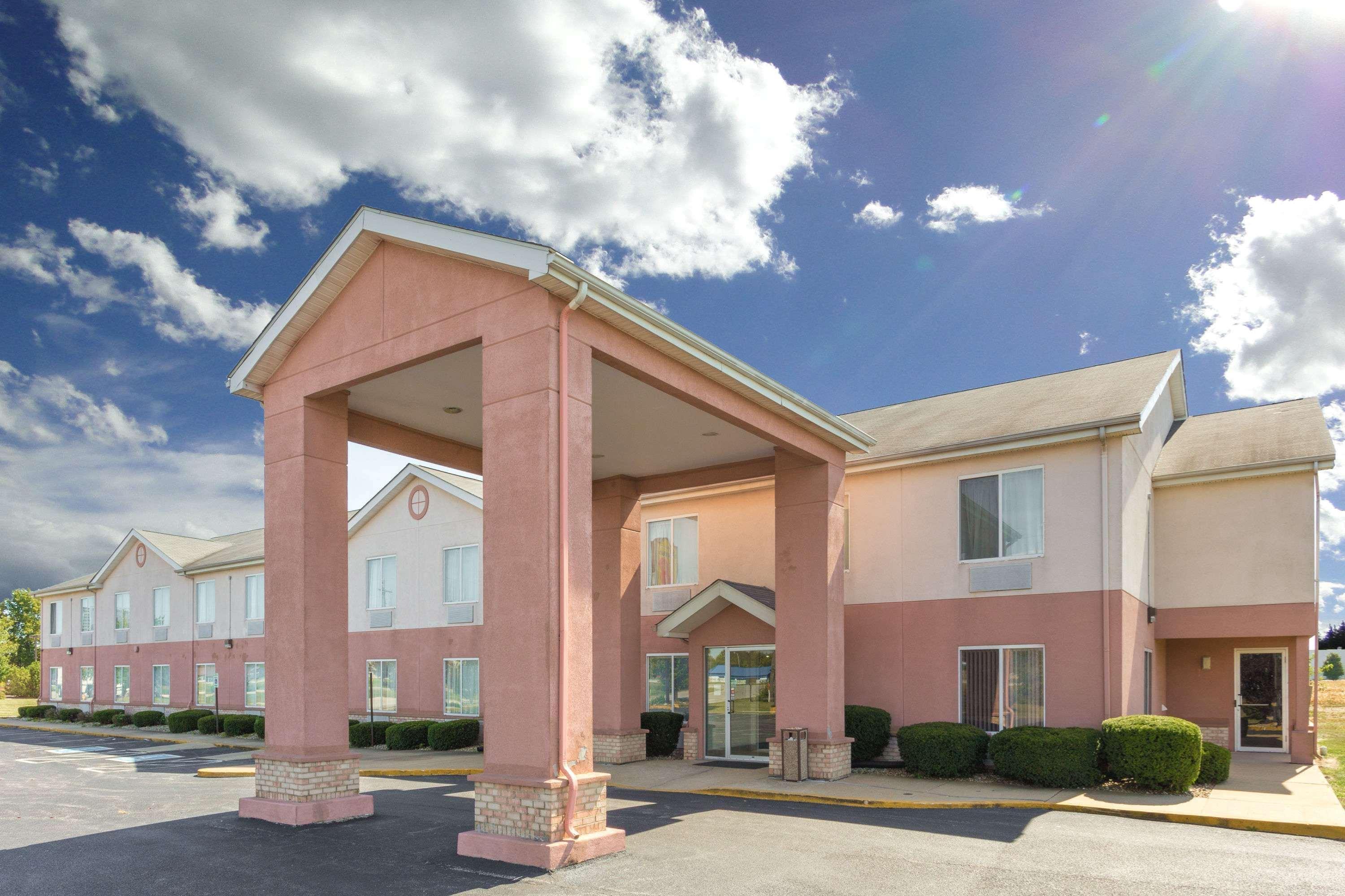 Super 8 By Wyndham Frankfort In Экстерьер фото